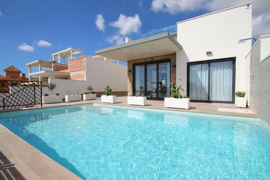 Villa 3+kk — San Miguel De Salinas — Foto 1