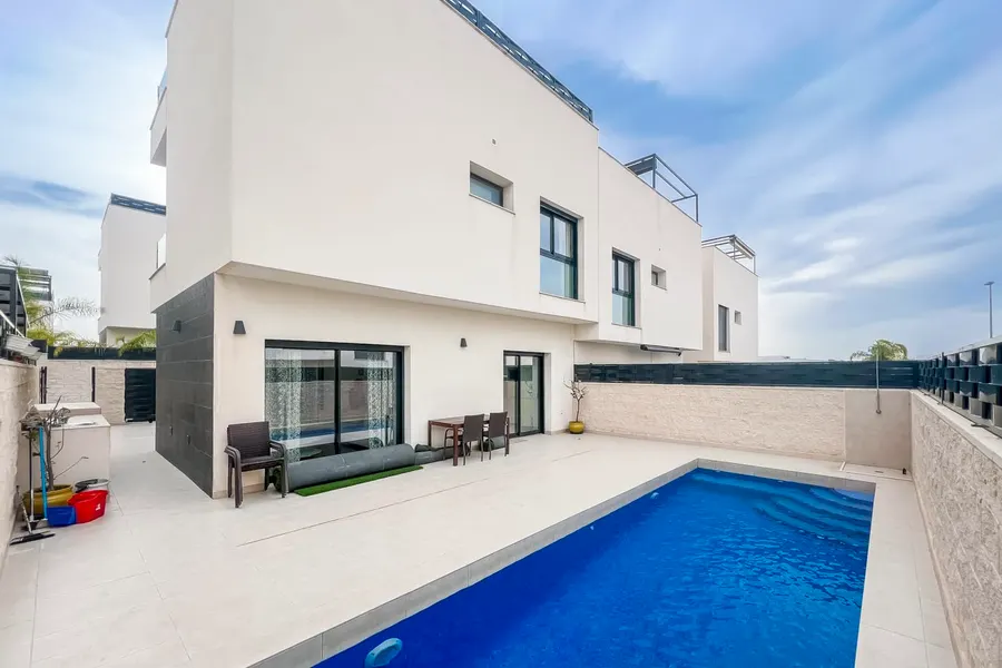 Villa 3+kk — Benijofar