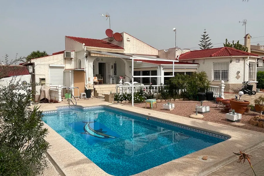 Villa 4+kk — Torrevieja
