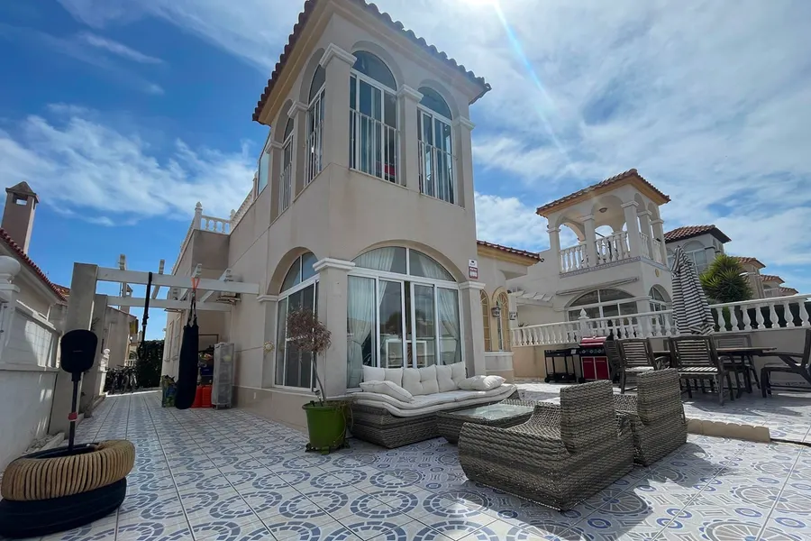 Villa 3+kk — Algorfa