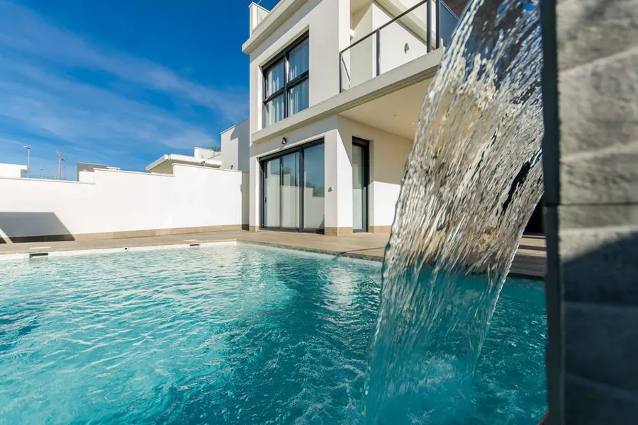 Villa 4+kk — San Miguel De Salinas — Foto 2