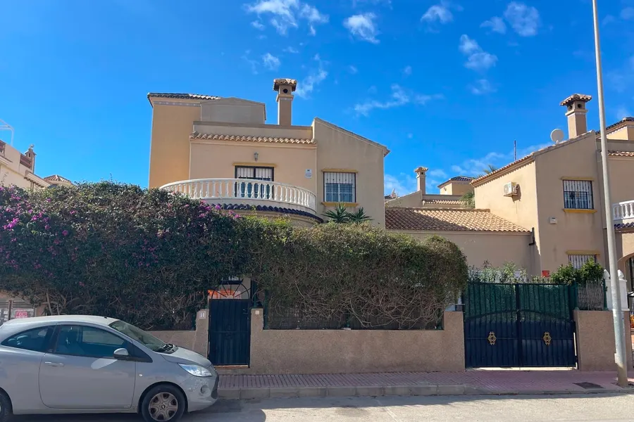 Villa 3+kk — Orihuela Costa — Foto 3
