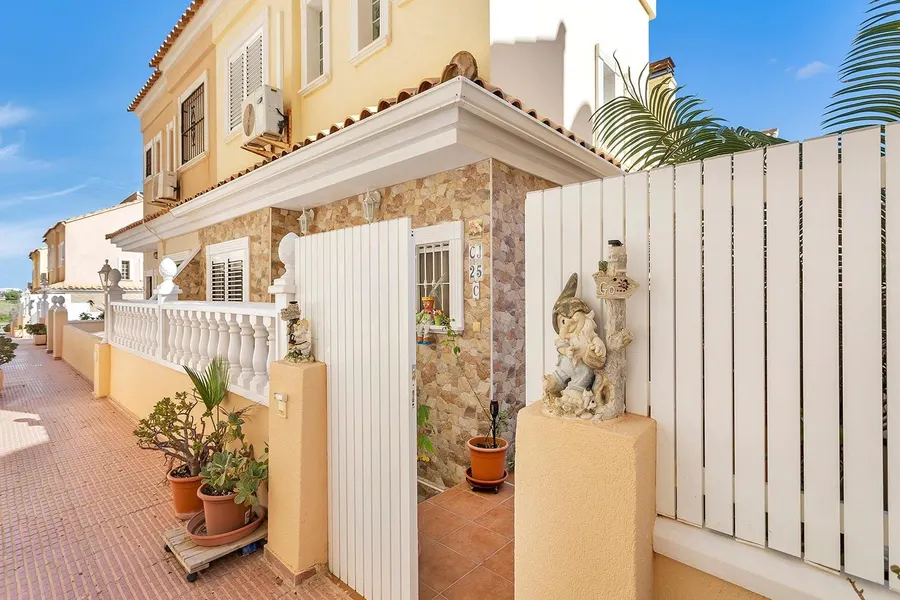 Townhouse 4+kk — Guardamar Del Segura — photo 2