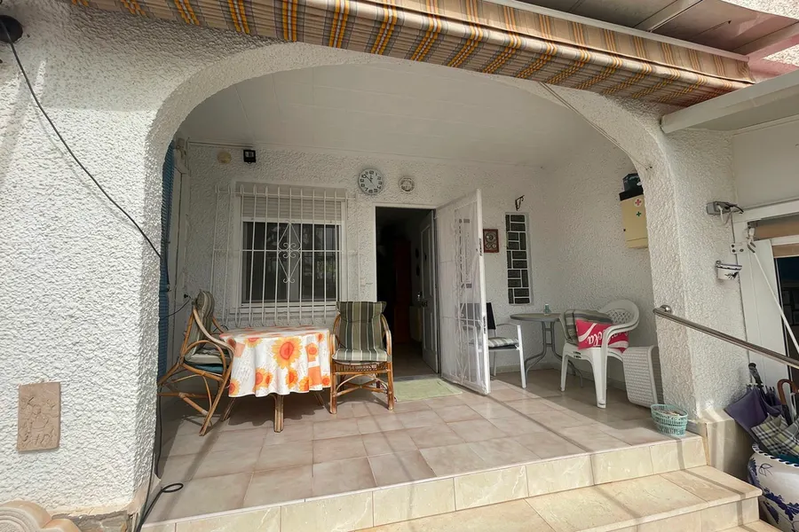 Villa 4+kk — Torrevieja — Foto 3