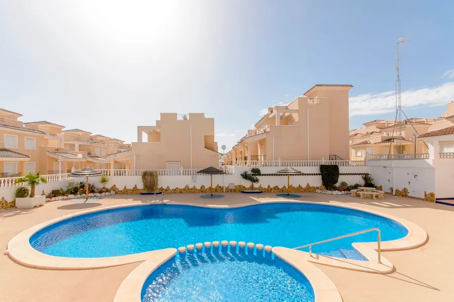 Townhouse 3+kk — San Miguel De Salinas — photo 2