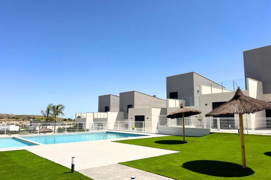 Reihenhaus 3+kk — Banos Y Mendigo — Foto 16