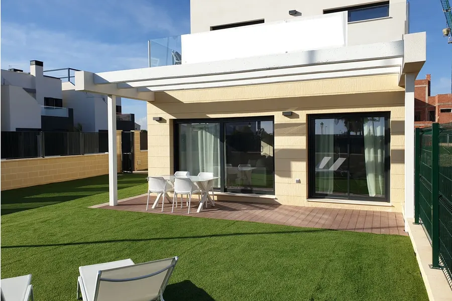 Villa 3+kk — Los Alcazares